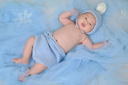 深圳宝宝睡迷糊了才肯吃奶 深圳宝宝睡迷糊了才肯吃奶